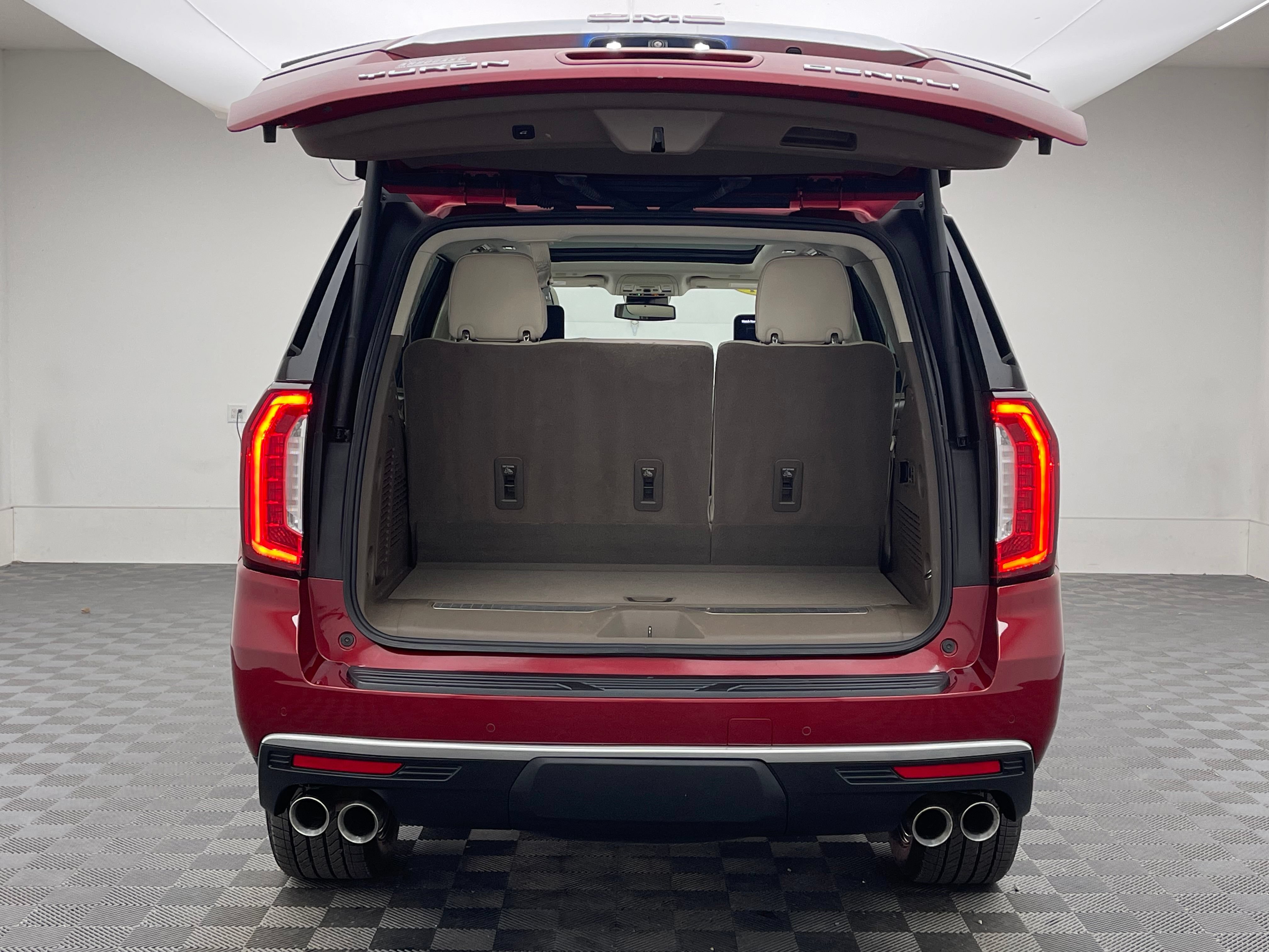 Used 2024 GMC Yukon Denali AWD/4WD image 11