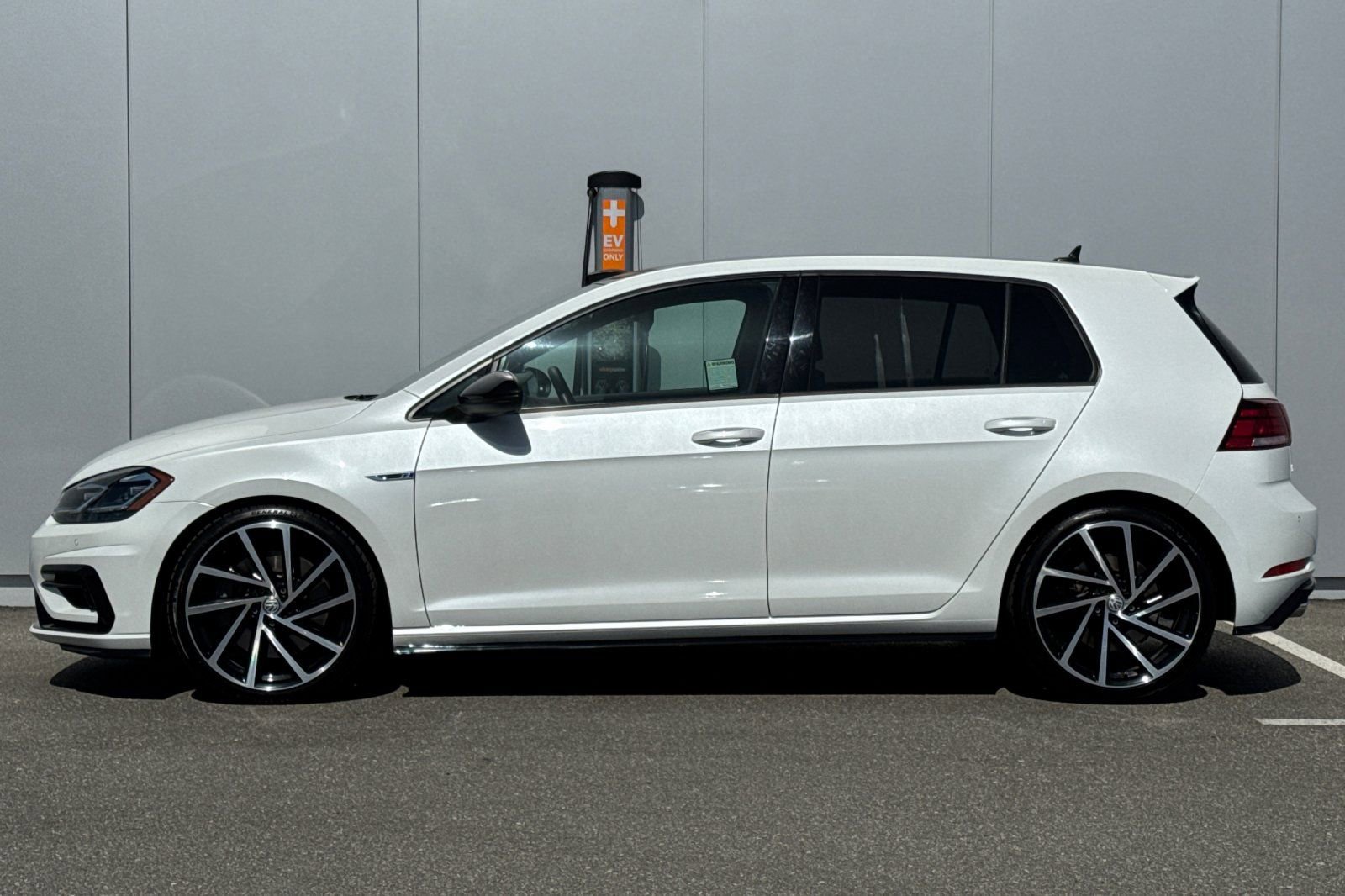Used 2018 Volkswagen Golf R 4-Door AWD/4WD image 2
