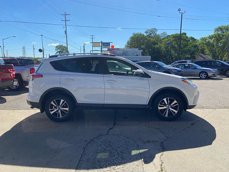 Used 2018 Toyota RAV4 XLE AWD/4WD image 5