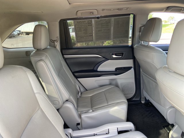 Used 2017 Toyota Highlander Limited Platinum AWD/4WD image 21