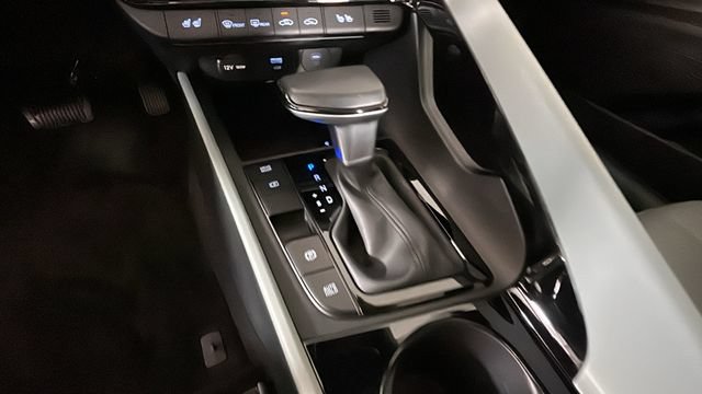 Certified 2025 Hyundai Elantra Limited FWD image 22