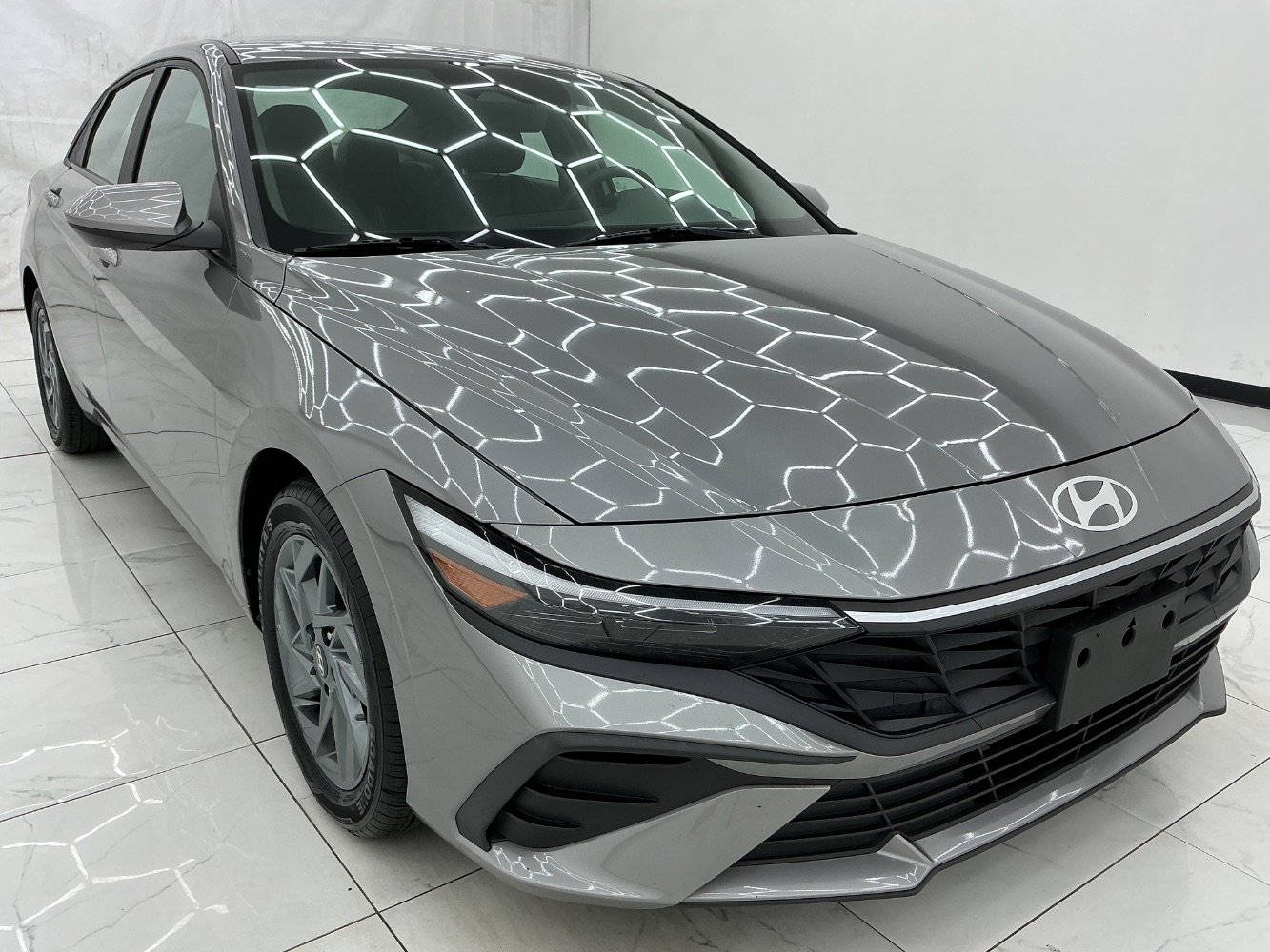 Used 2024 Hyundai Elantra Blue FWD image 3