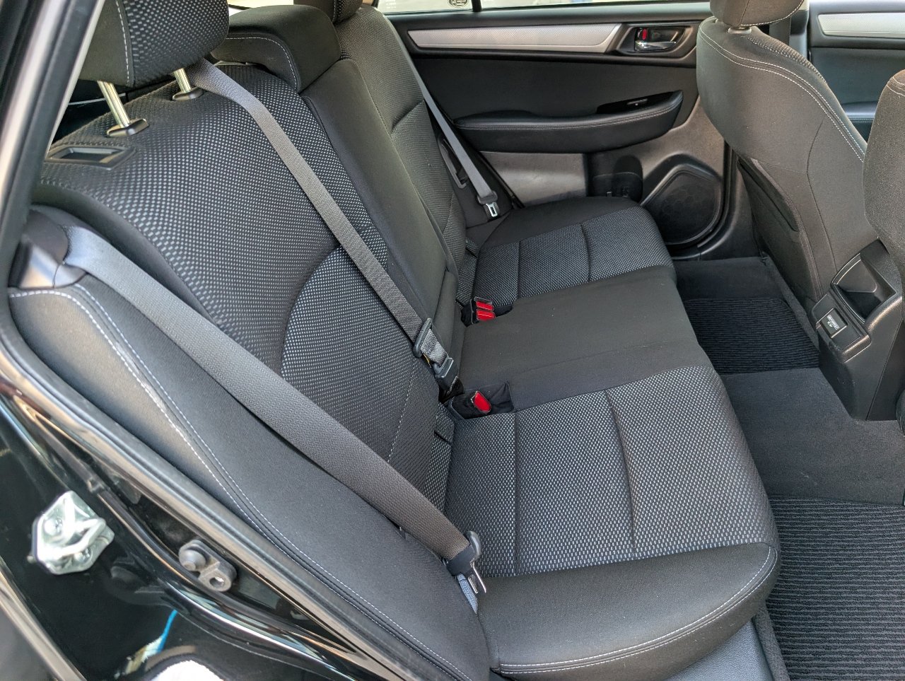 Used 2018 Subaru Outback 2.5i Premium AWD/4WD image 5