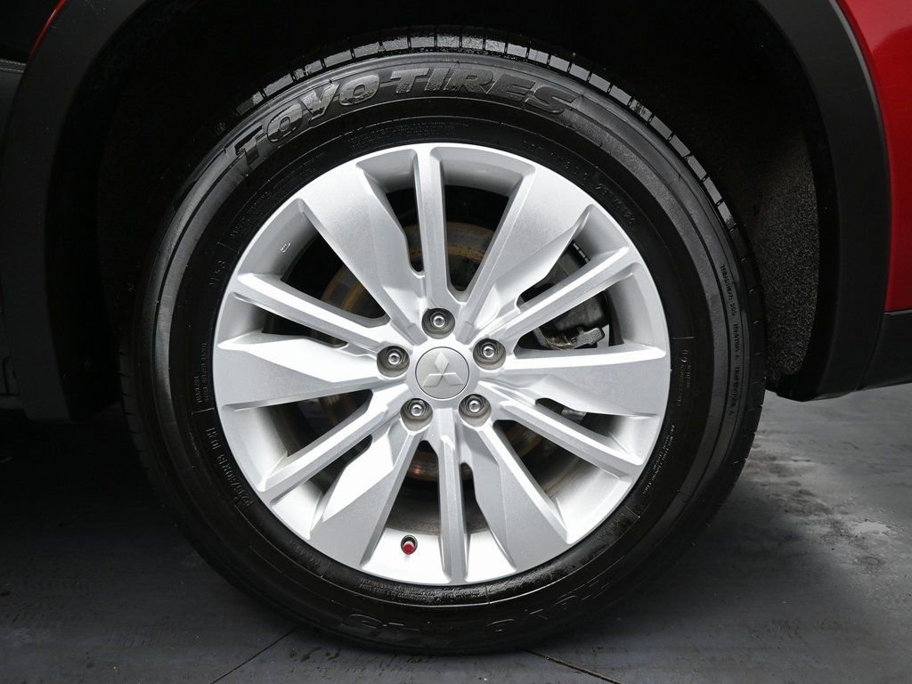 Used 2025 Mitsubishi Outlander ES image 35