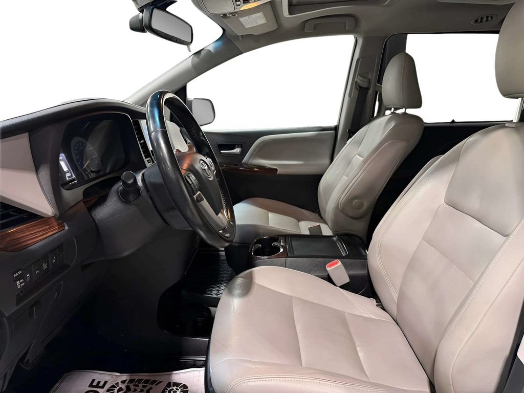Used 2017 Toyota Sienna Limited AWD/4WD image 24