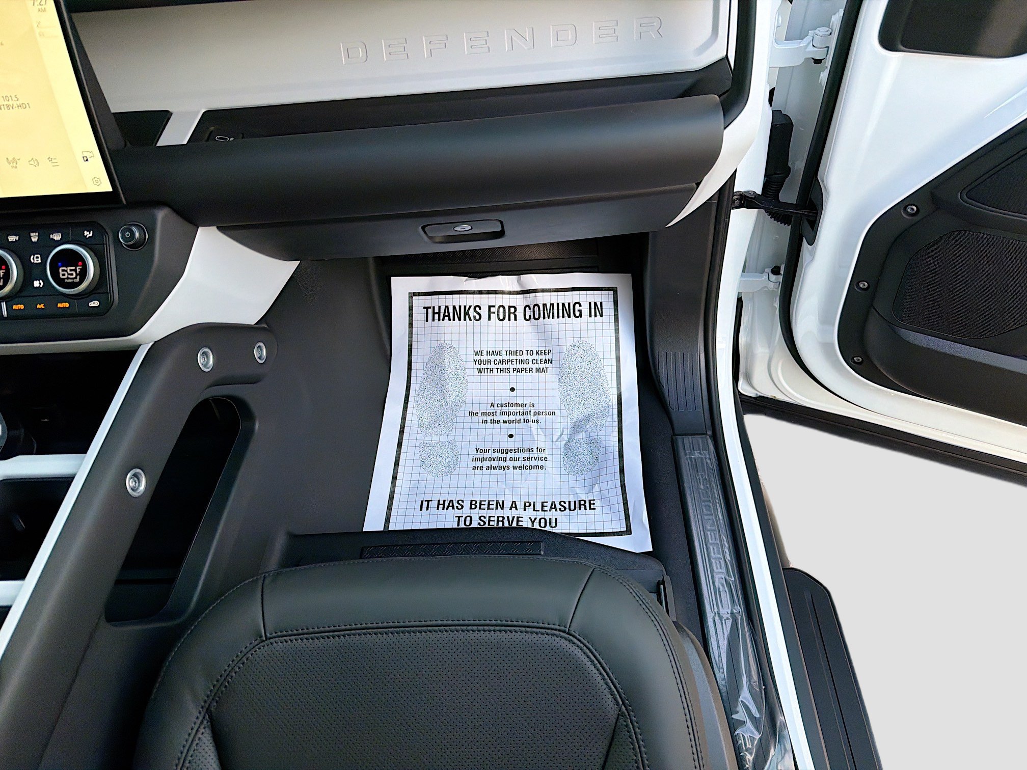 New 2026 Land Rover Defender 110 X-Dynamic SE AWD/4WD image 17