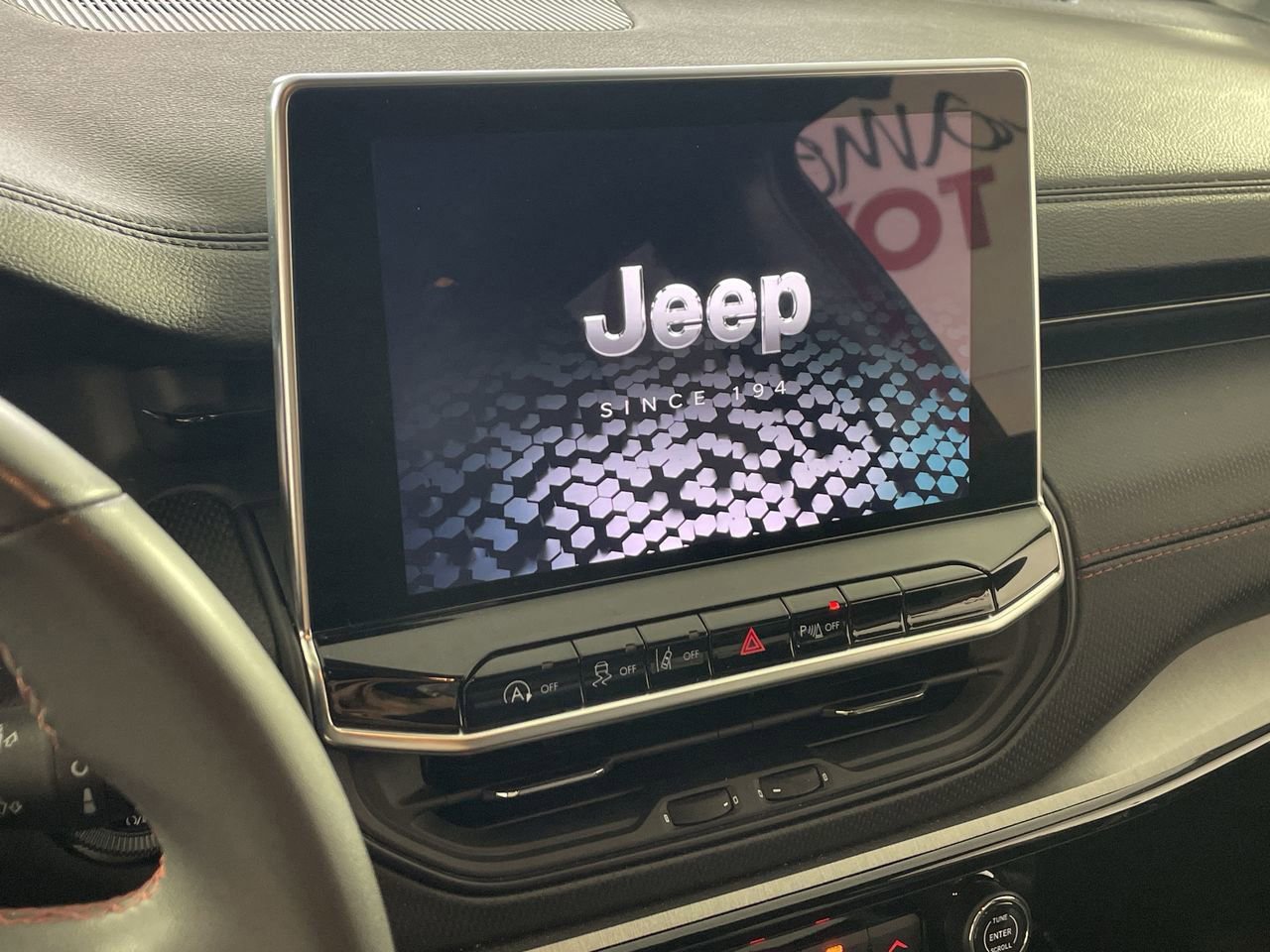 Used 2025 Jeep Compass Trailhawk image 15