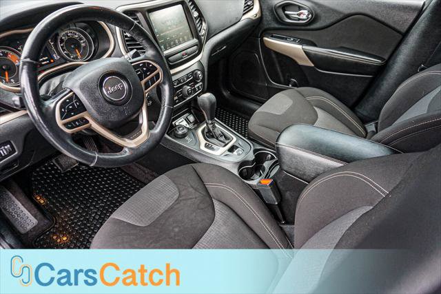 Used 2017 Jeep Cherokee Latitude w/ Cold Weather Group AWD/4WD image 17