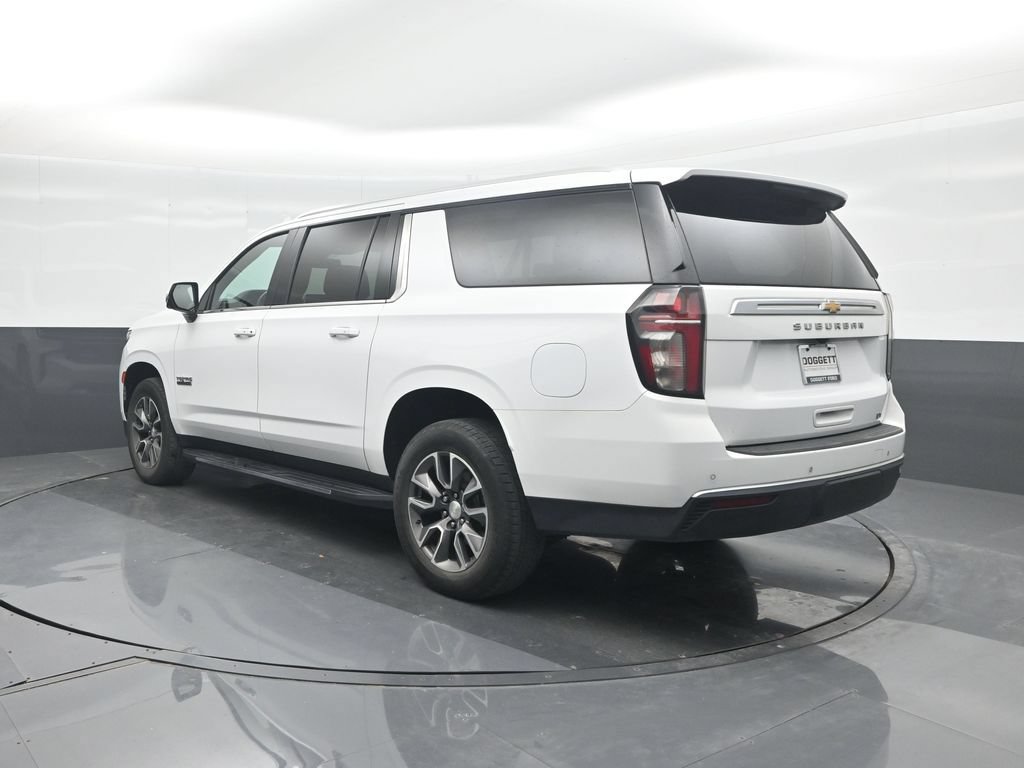 Used 2022 Chevrolet Suburban LT w/ Luxury Package RWD image 22