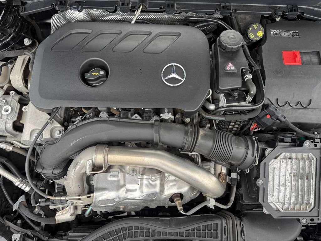 Used 2025 Mercedes-Benz CLA 250 4MATIC image 32