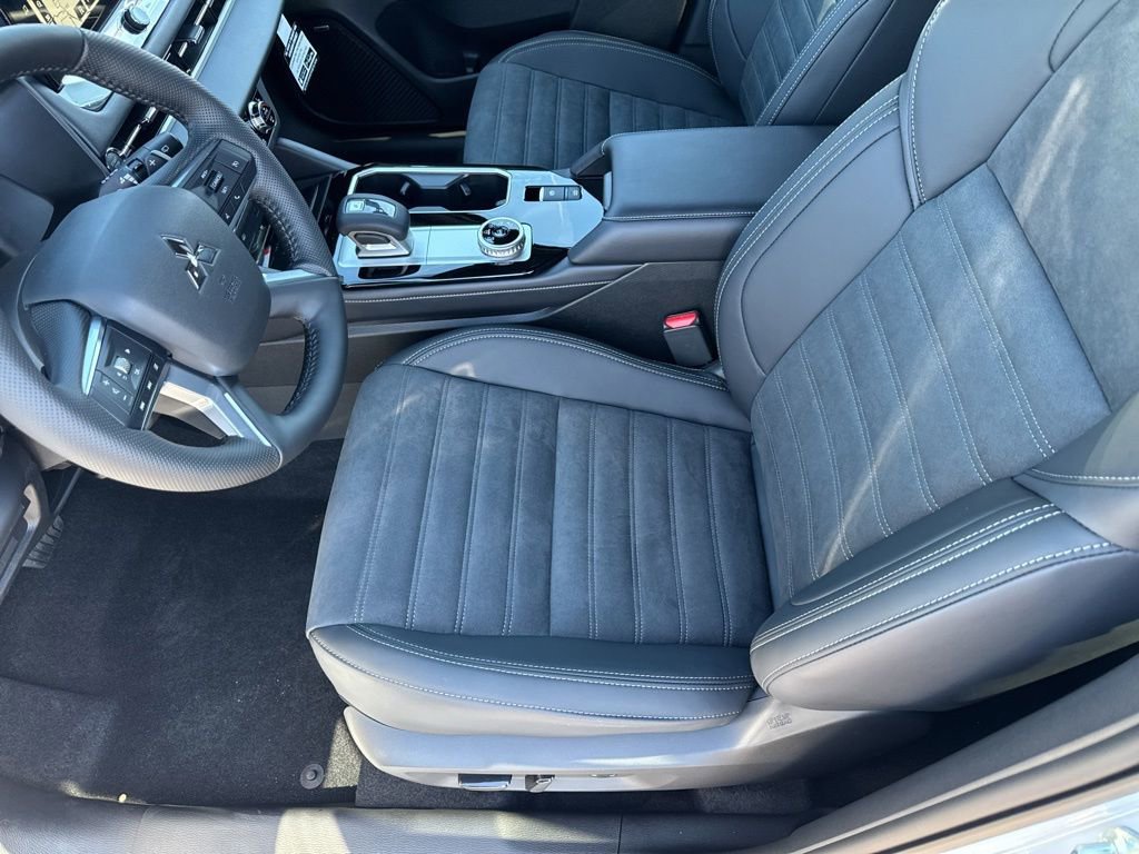 New 2026 Mitsubishi Outlander LE FWD image 34