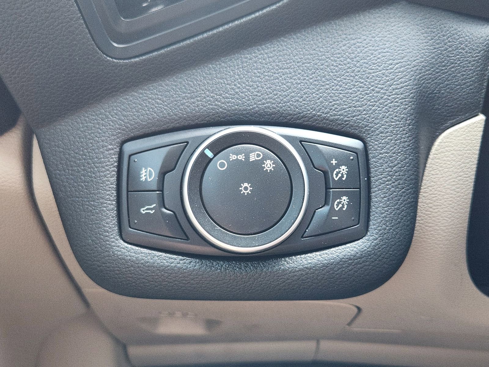 Used 2018 Ford Escape SE image 26