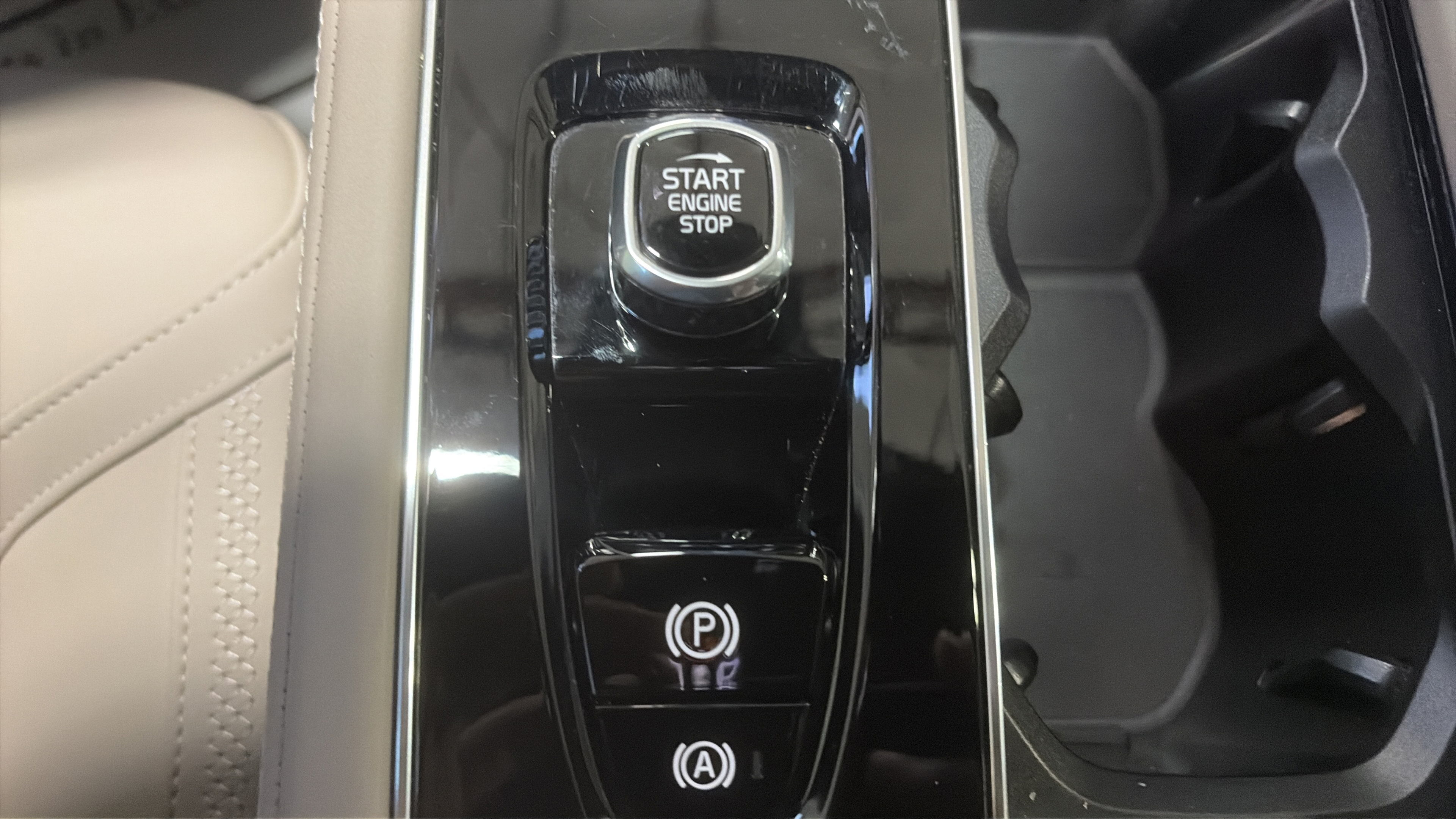 Certified 2026 Volvo XC90 B6 Plus w/ Protection Package Premier AWD/4WD image 20
