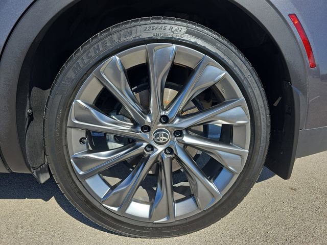 Used 2023 Toyota Crown Limited image 33