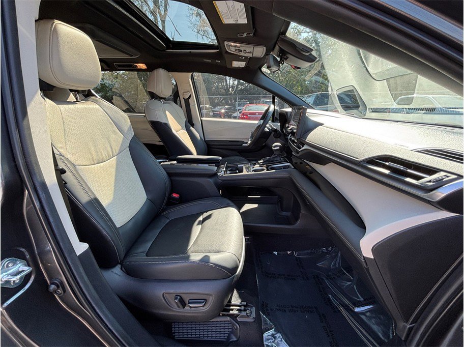 Used 2025 Toyota Sienna Platinum AWD/4WD image 49