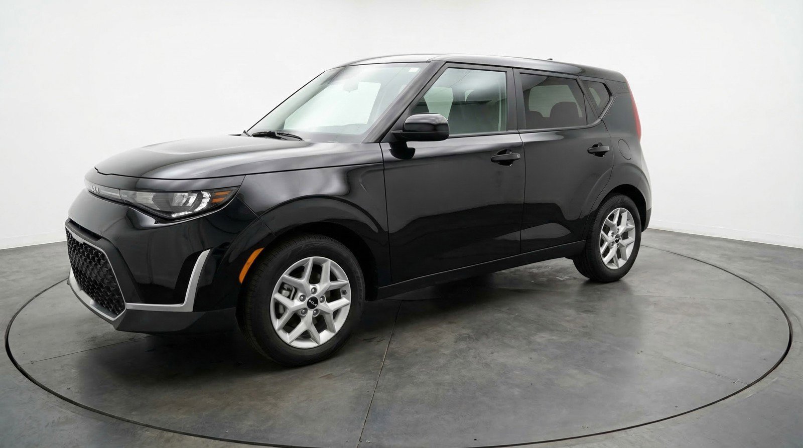 Used 2025 Kia Soul LX w/ LX Technology Package image 2