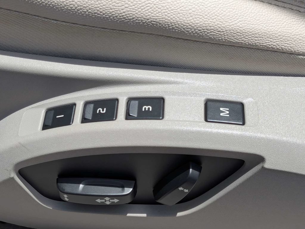 Used 2009 Volvo C70 T5 FWD image 29