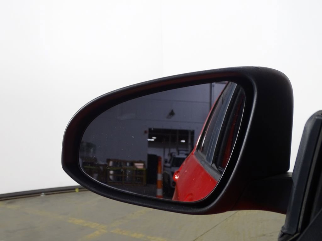 Used 2015 Toyota Yaris L image 29