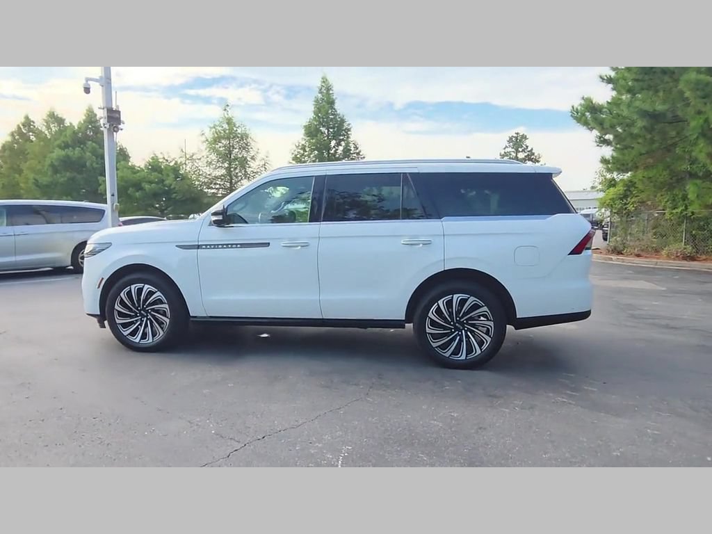 Used 2025 Lincoln Navigator Black Label AWD/4WD image 28