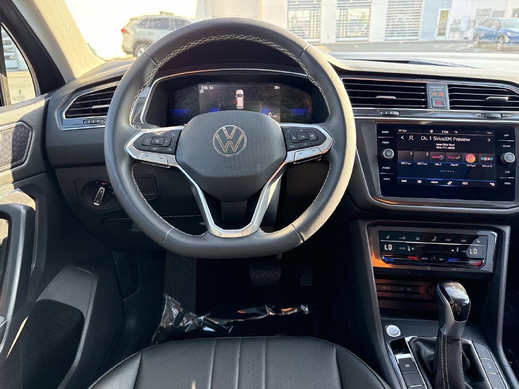 Used 2023 Volkswagen Tiguan SE AWD/4WD image 13