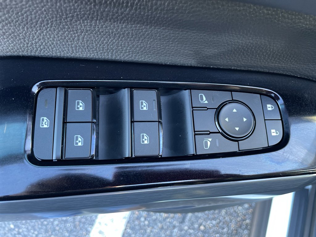 New 2025 Nissan Pathfinder SL image 9