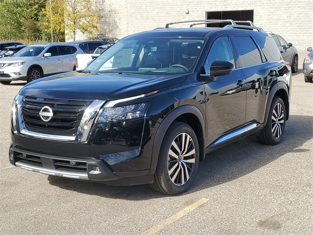 New 2025 Nissan Pathfinder Platinum w/ Cargo Package image 2