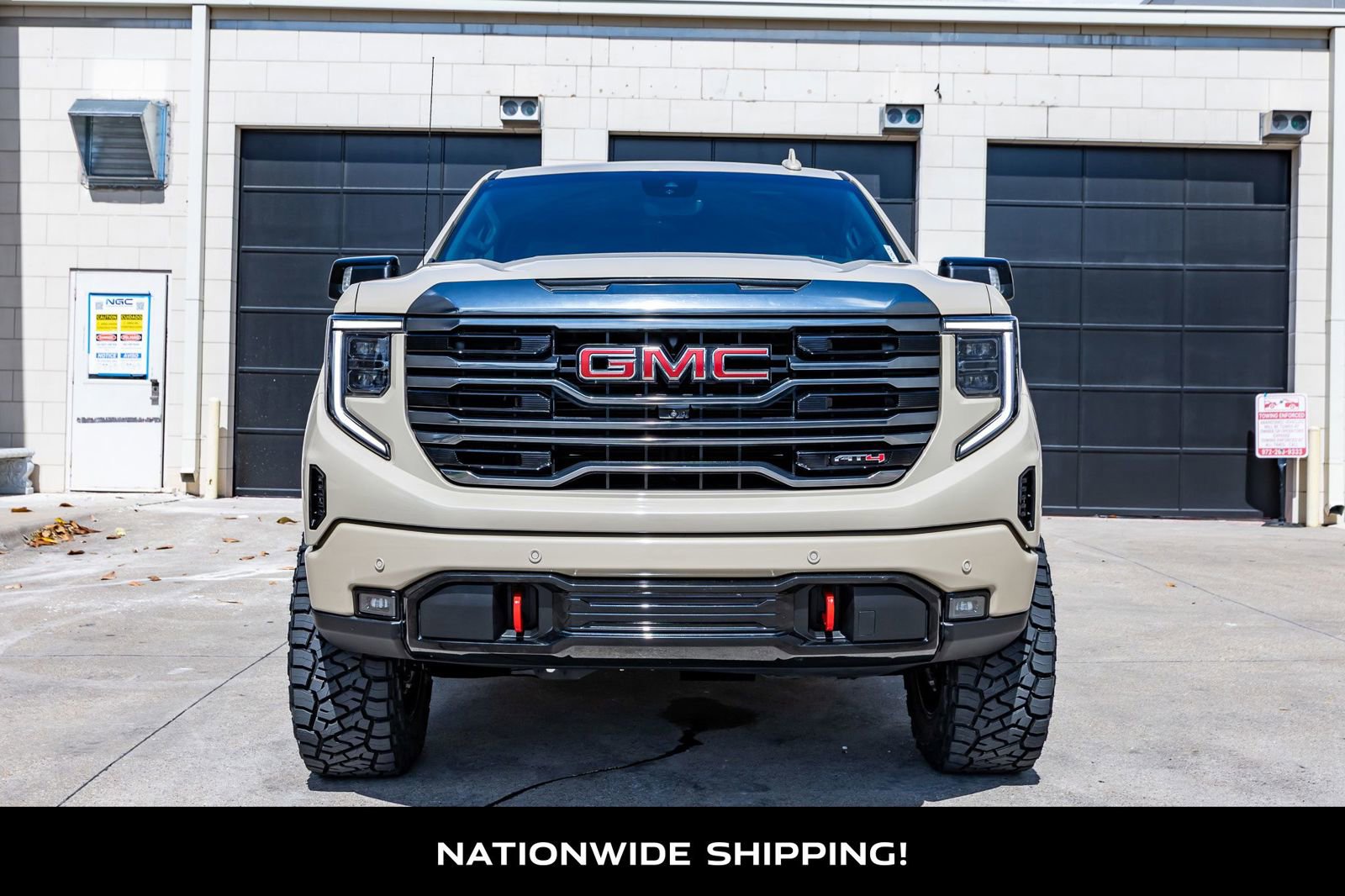 Used 2022 GMC Sierra 1500 AT4 w/ AT4 Premium Package AWD/4WD image 4