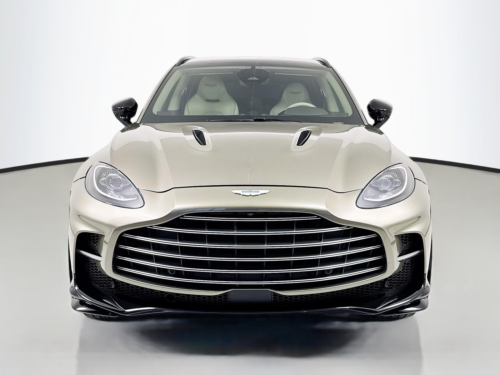 Used 2025 Aston Martin DBX 707 AWD/4WD image 2