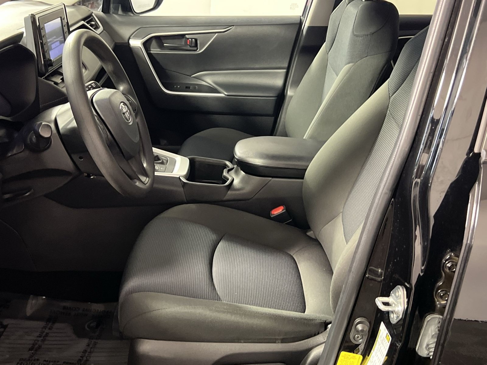Used 2022 Toyota RAV4 LE AWD/4WD image 14