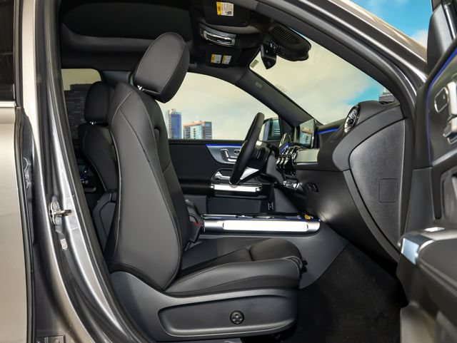 Used 2026 Mercedes-Benz GLB 250 4MATIC image 21