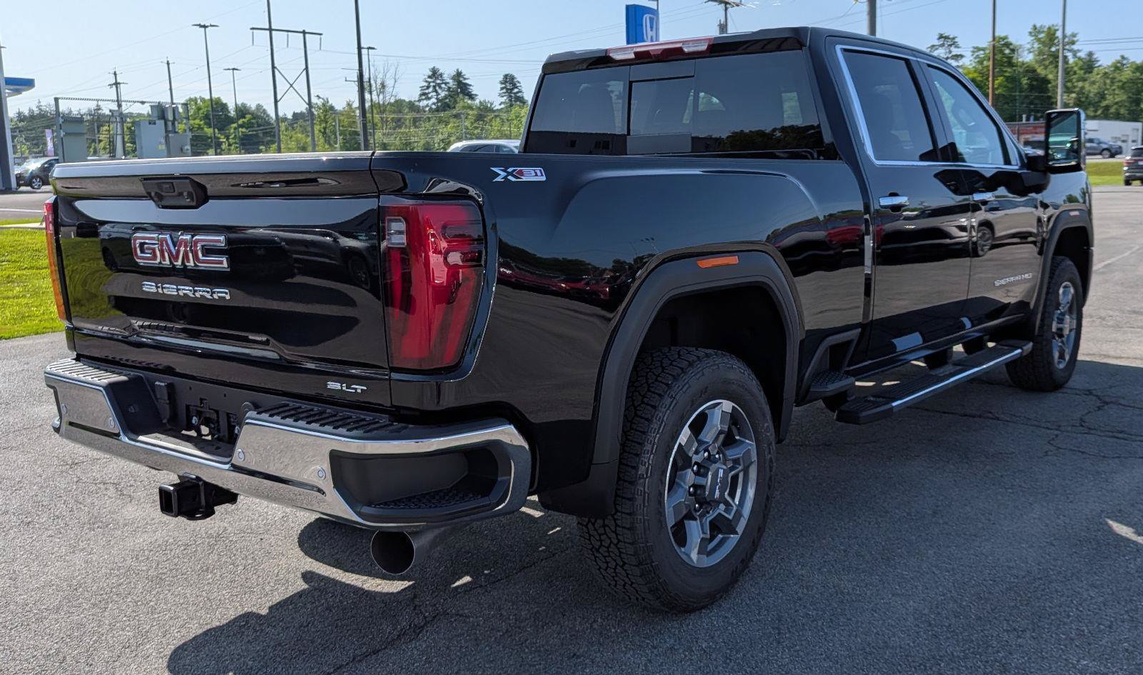 New 2026 GMC Sierra 2500 SLT w/ SLT Premium Package AWD/4WD image 7
