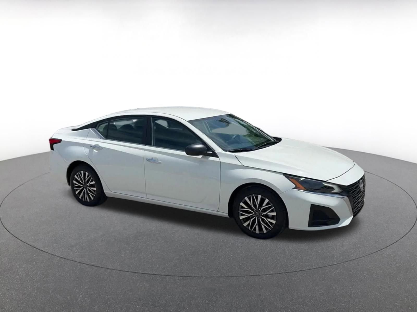 Used 2025 Nissan Altima 2.5 SV FWD video 2