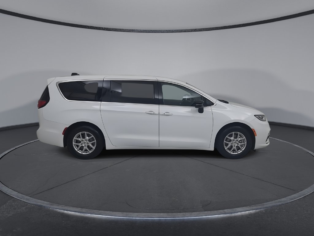 Certified 2024 Chrysler Pacifica Touring-L FWD image 19