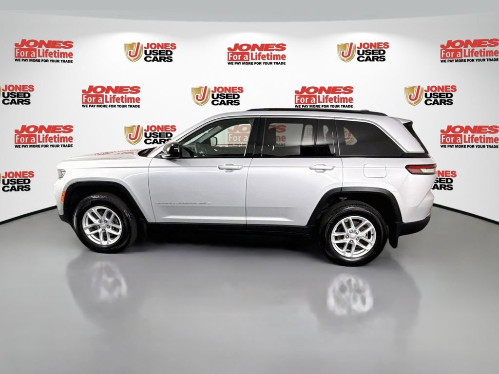 Used 2025 Jeep Grand Cherokee Laredo X AWD/4WD image 14