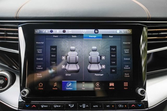 Used 2023 Jeep Grand Wagoneer Series III AWD/4WD image 38