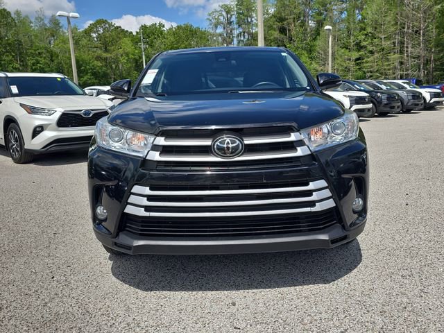 Used 2017 Toyota Highlander Plus AWD/4WD image 3