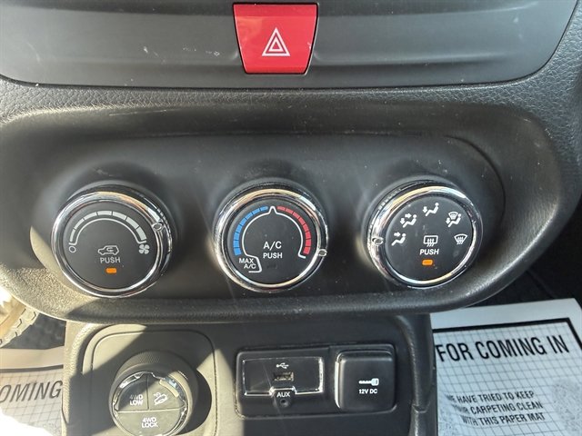 Used 2017 Jeep Renegade Trailhawk image 17