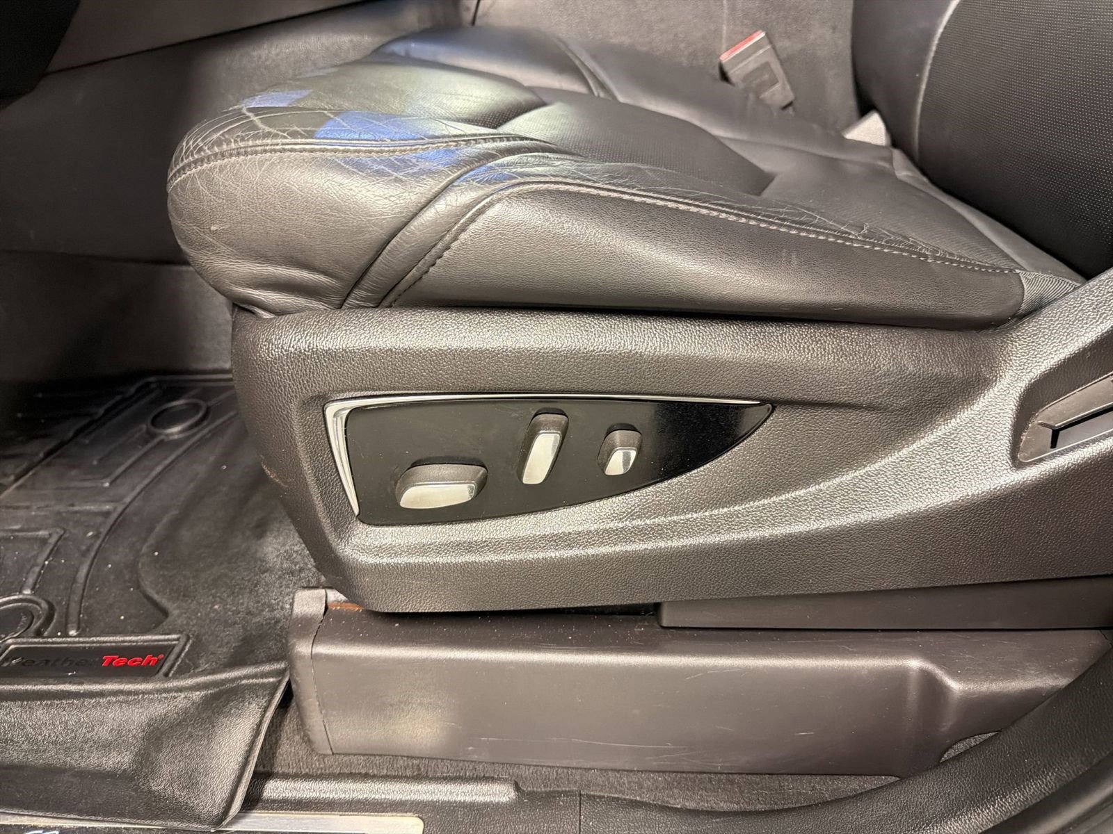 Used 2015 Cadillac Escalade Luxury image 13