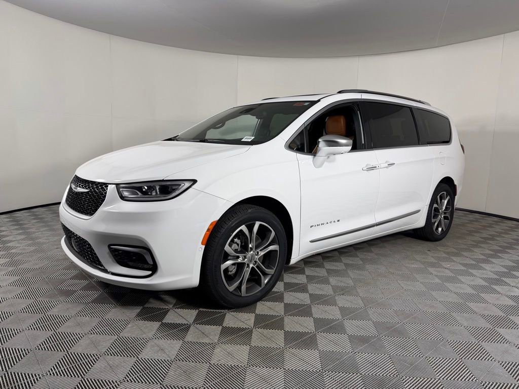 Used 2024 Chrysler Pacifica Pinnacle image 3