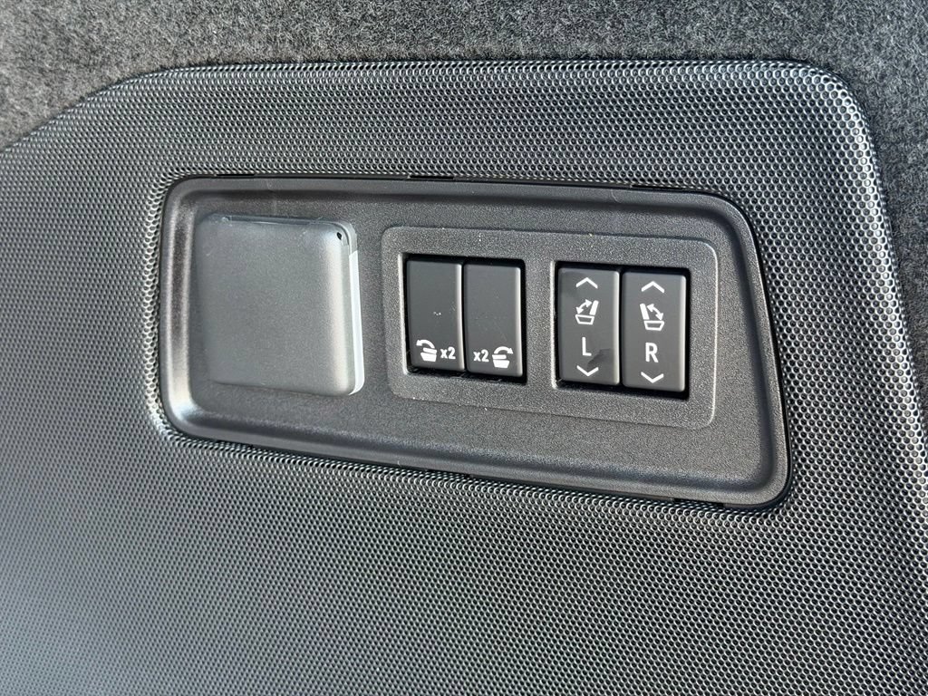 New 2026 Cadillac Escalade Platinum Sport w/ LPO, ONYX Package AWD/4WD image 40
