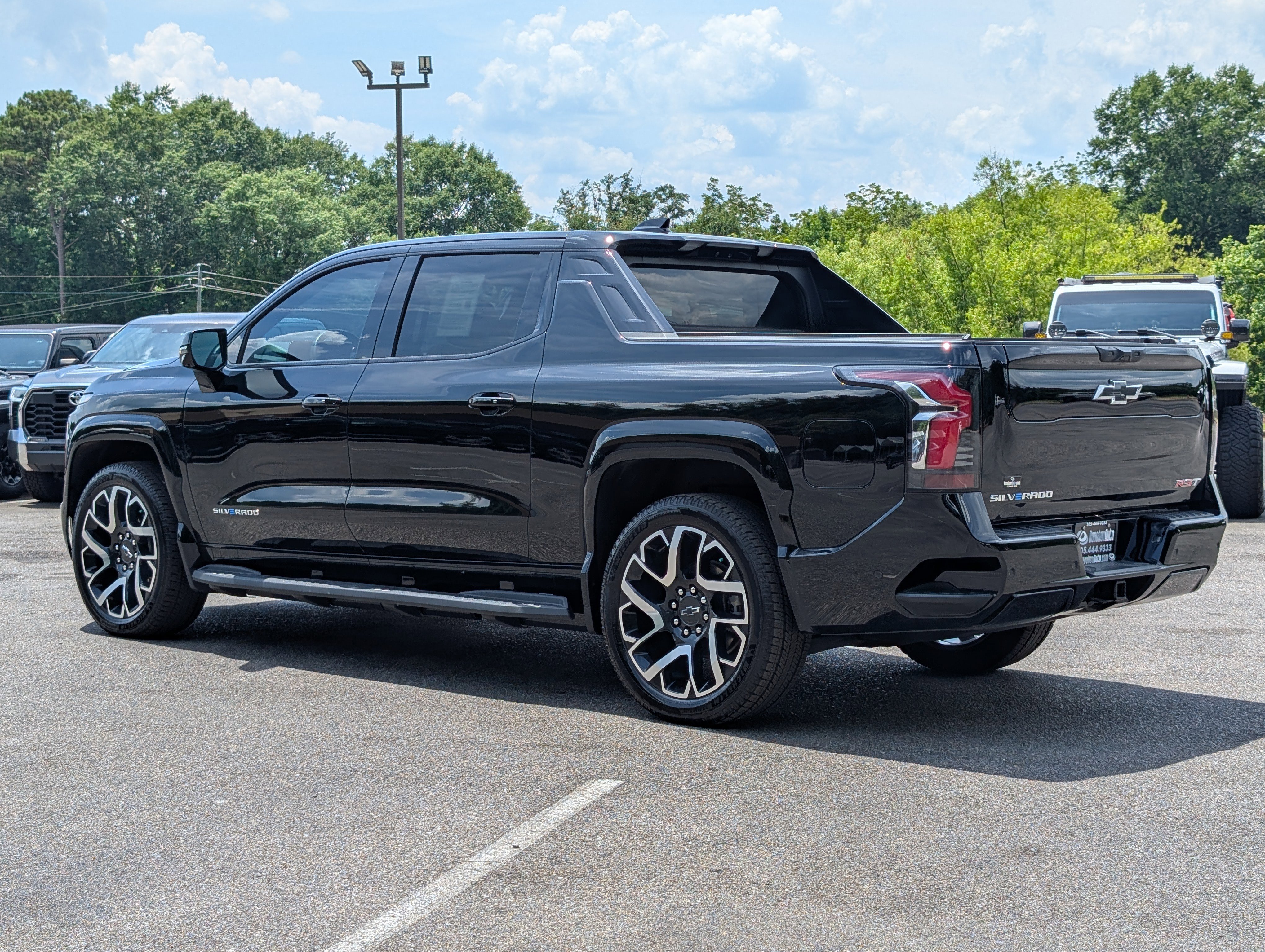 Used 2024 Chevrolet Silverado EV RST AWD/4WD image 7