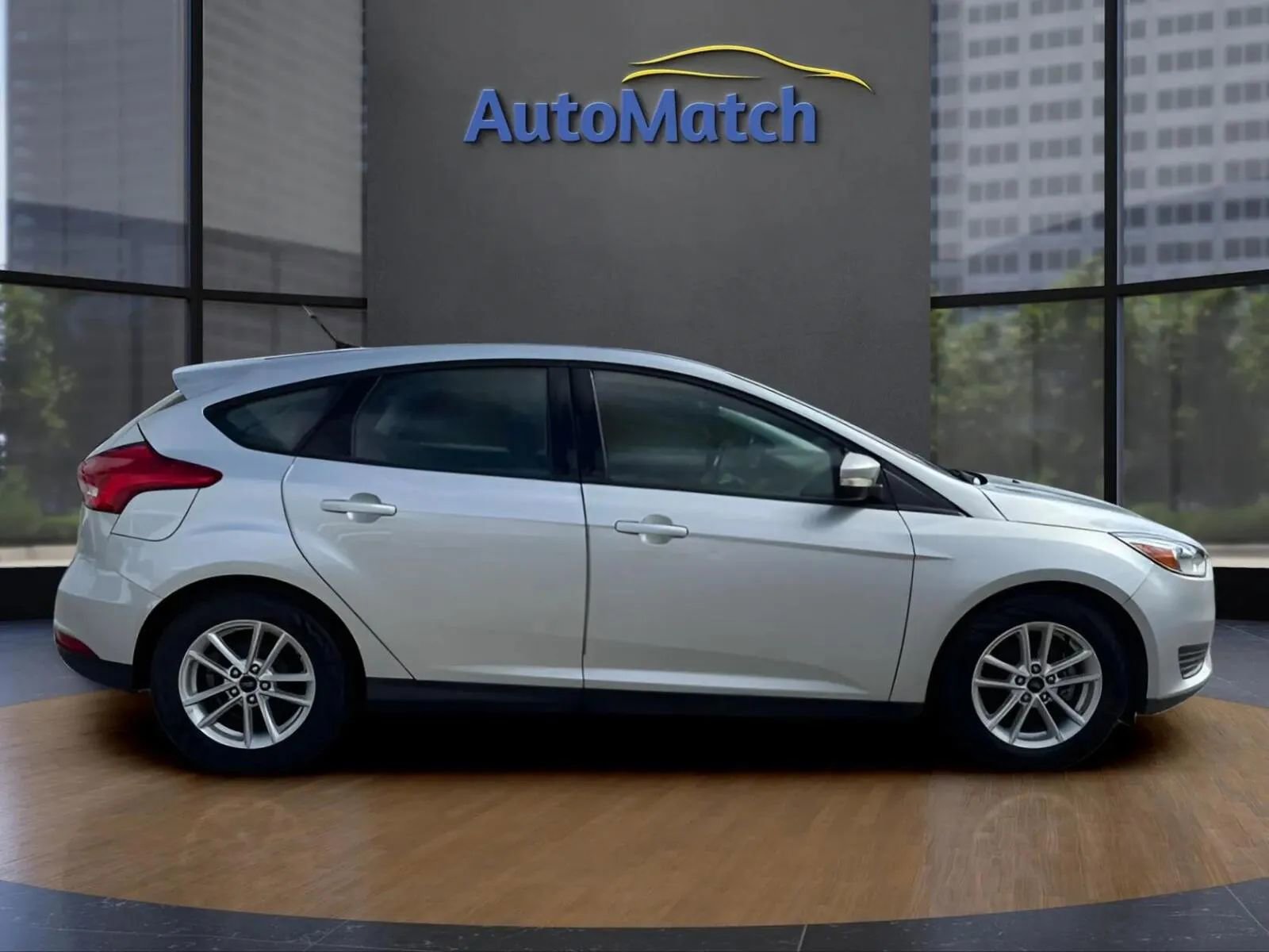 Used 2018 Ford Focus SE w/ Cold Weather Package FWD image 13