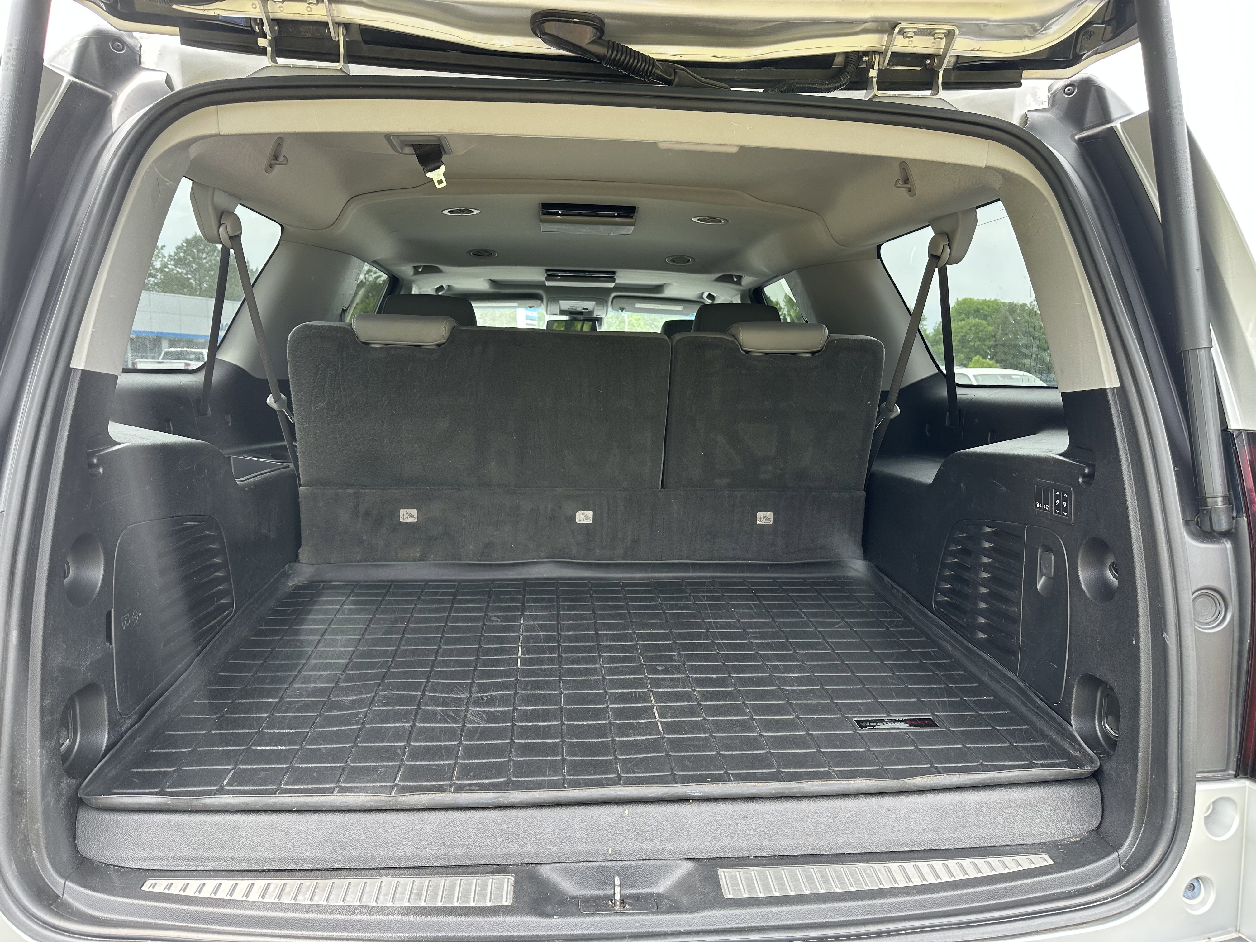 Used 2019 Chevrolet Suburban LT RWD image 7