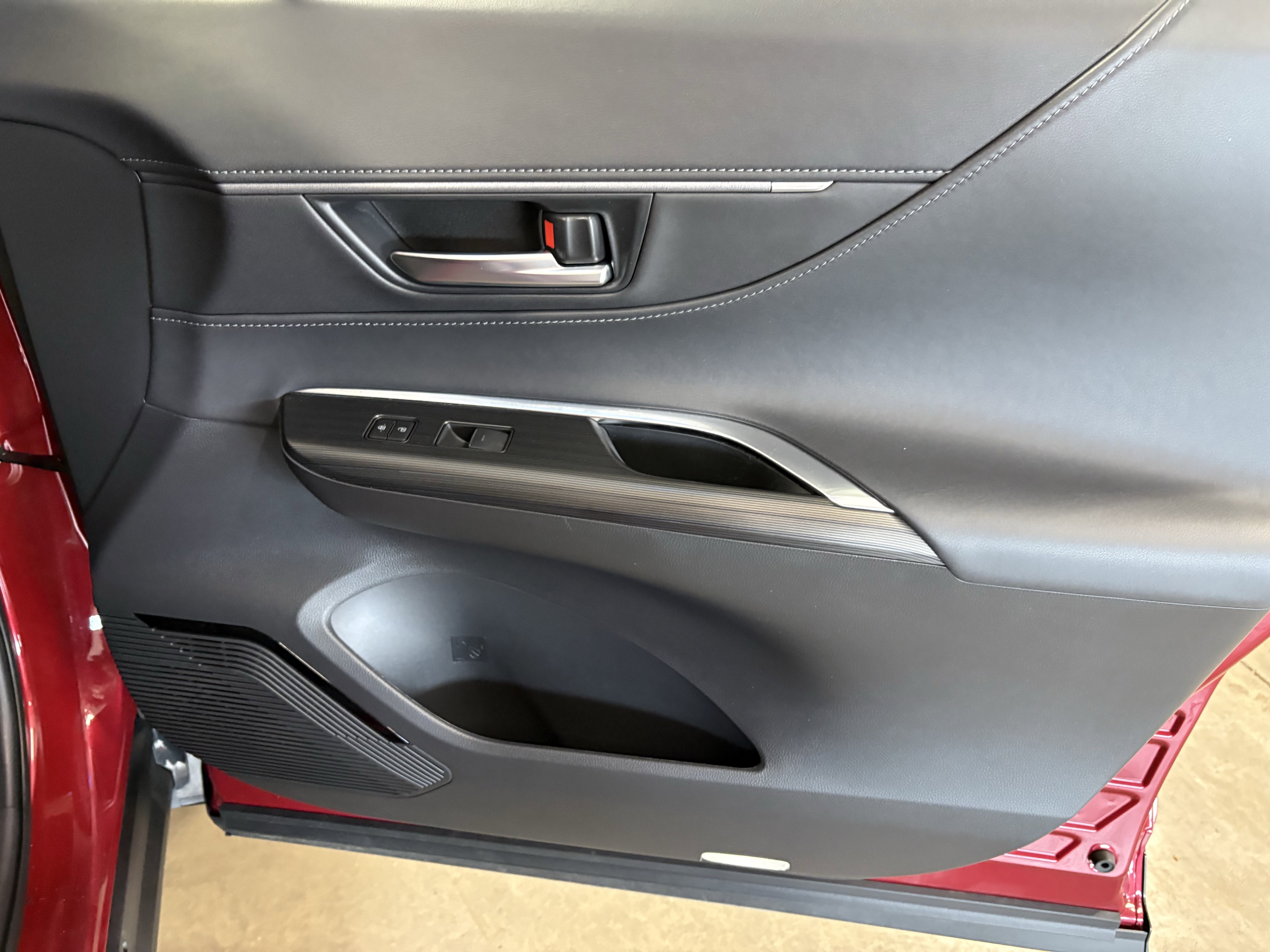 Certified 2024 Toyota Venza Nightshade image 37