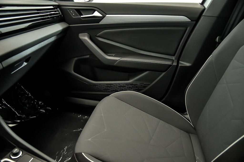 Used 2025 Volkswagen Jetta Sport image 16