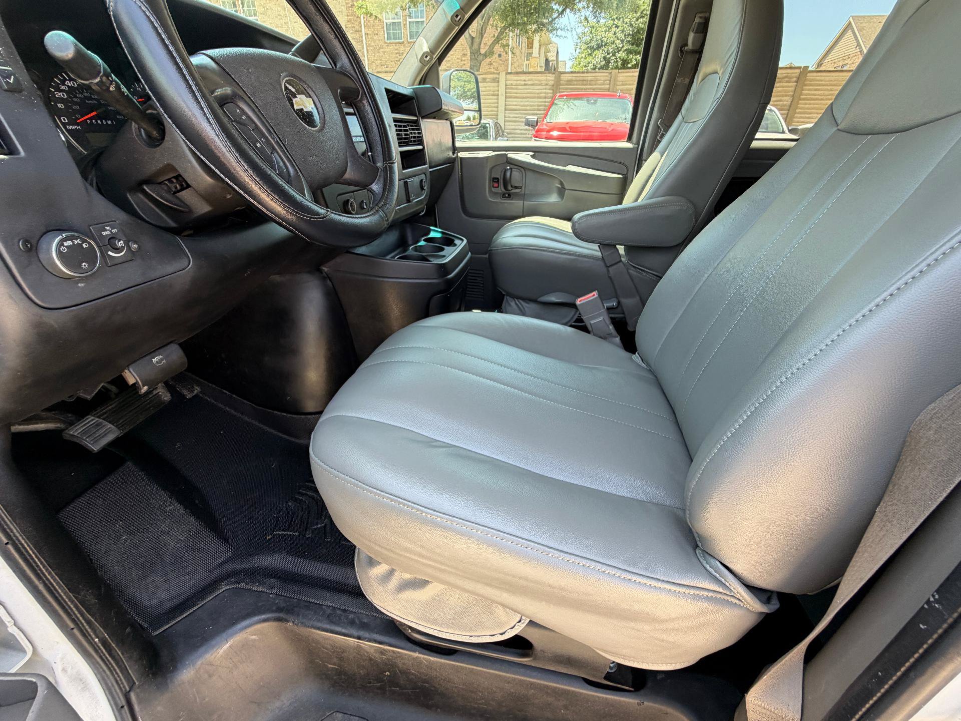 Used 2015 Chevrolet Express 2500 LT RWD image 14