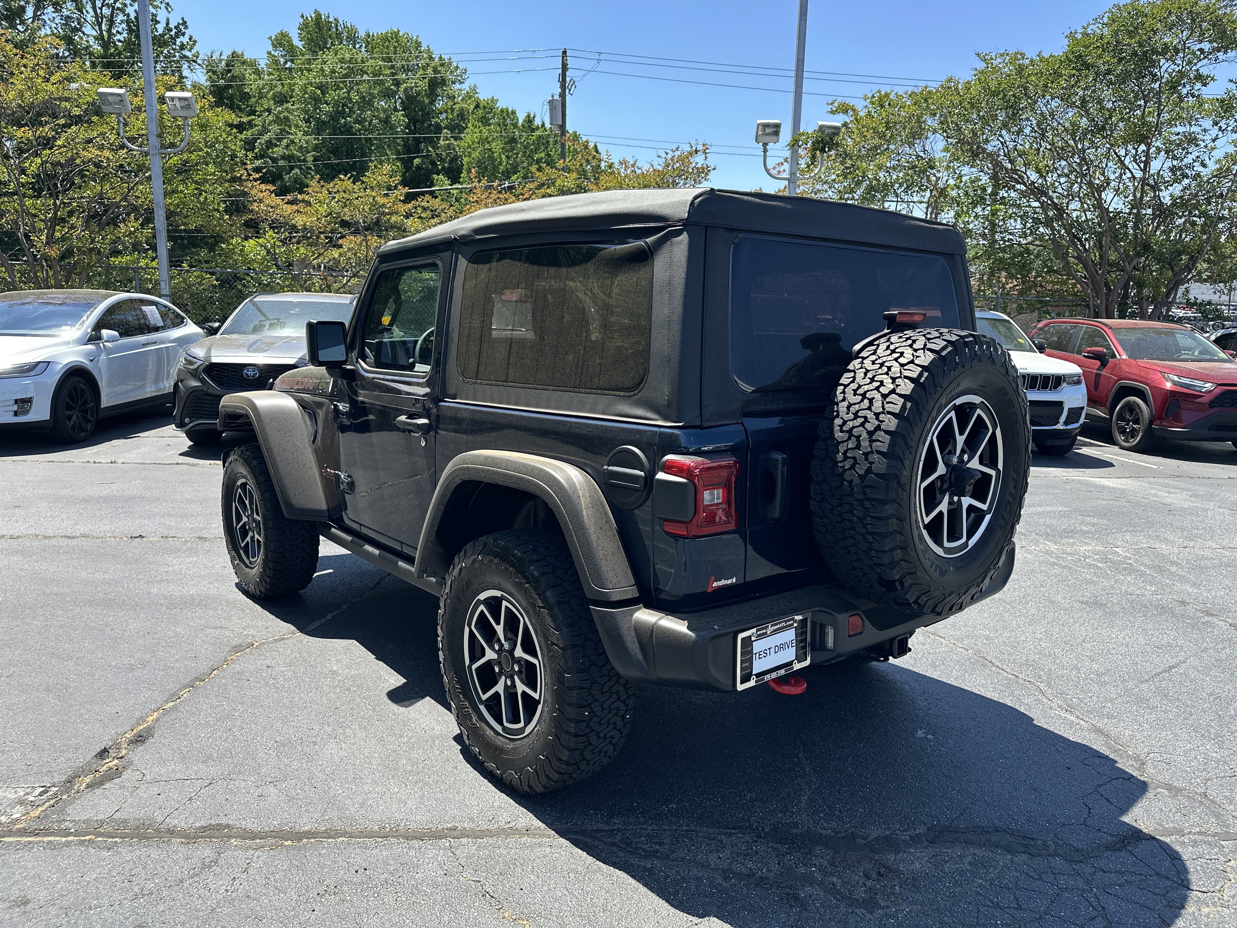 Used 2025 Jeep Wrangler Rubicon w/ Convenience Group AWD/4WD image 7
