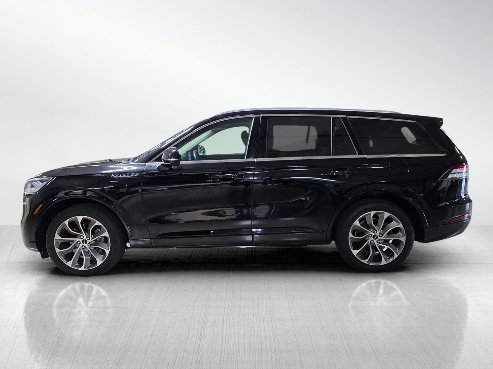 Used 2020 Lincoln Aviator Grand Touring w/ Elements Package Plus AWD/4WD image 4