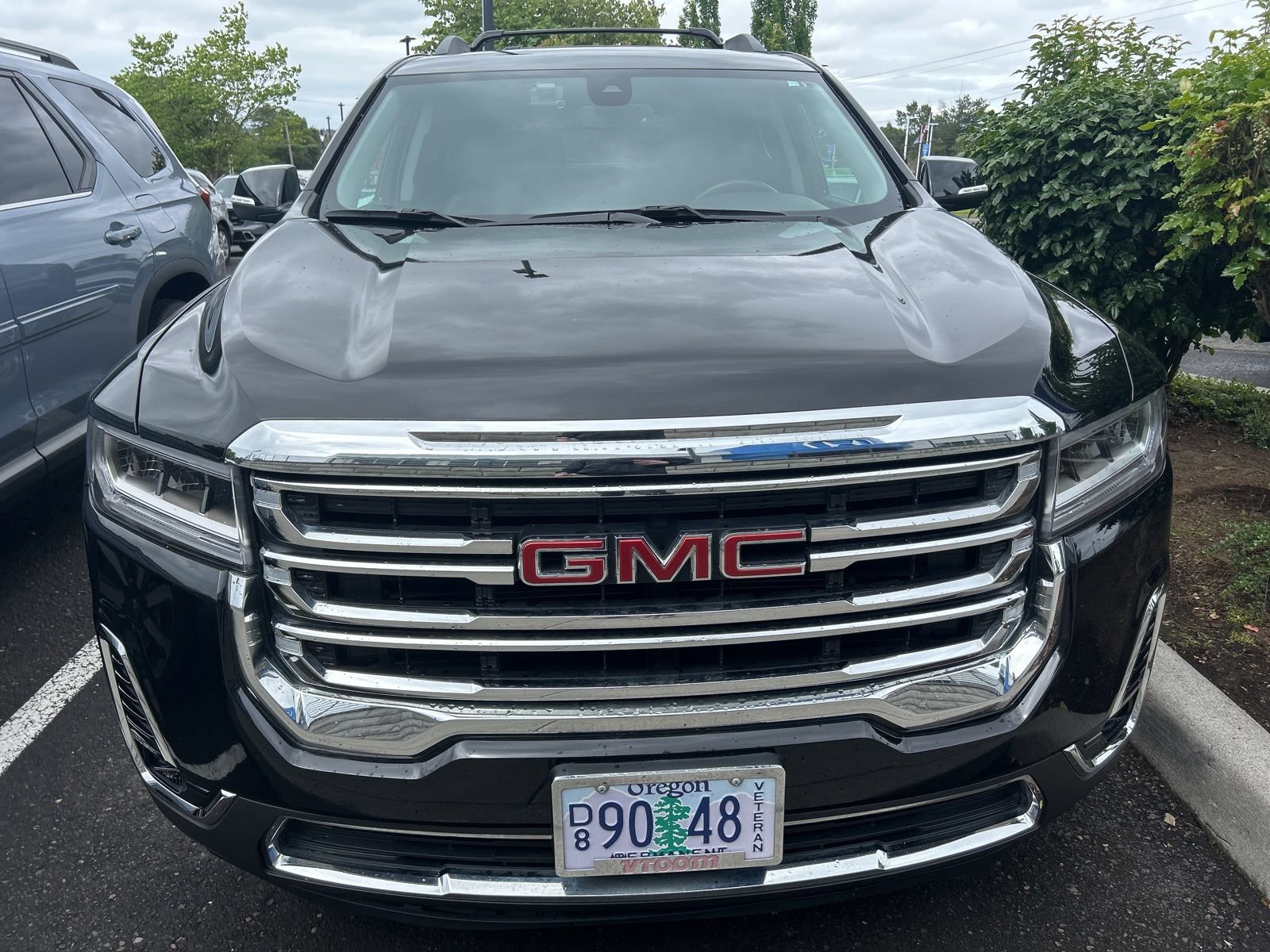 Used 2023 GMC Acadia SLT AWD/4WD image 2