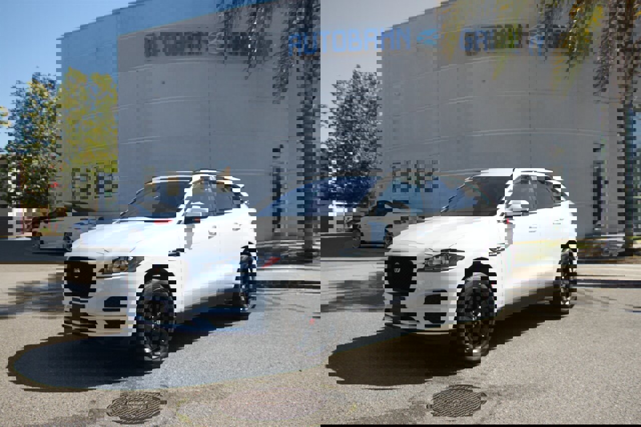 Used 2018 Jaguar F-PACE Premium image 1